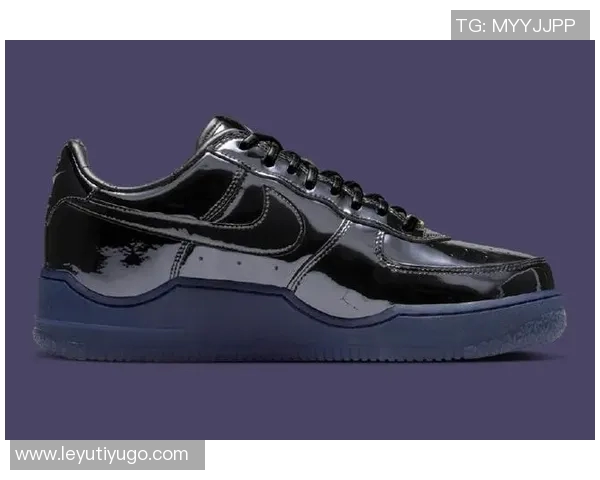 詹姆斯专属AF1即将发售超大皇冠Logo设计引发球迷热议 詹姆斯专属AF1即将发售超大皇冠Logo设计引发球迷热议