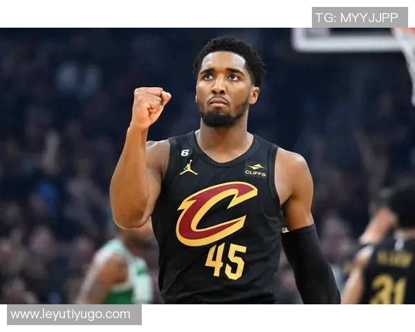 巨星表现！多诺万米切尔全场狂砍37分8篮板6助攻三分命中率高达55