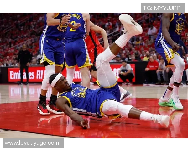 布克表现惊艳第三节独得16分全场砍下33分5板7助助球队取胜